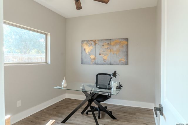 185 E Medium Meadow, Lytle, TX 78052