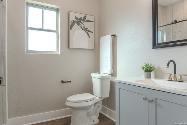 185 E Medium Meadow, Lytle, TX 78052