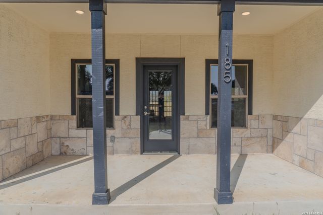 185 E Medium Meadow, Lytle, TX 78052