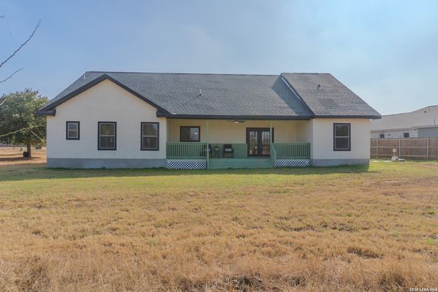 185 E Medium Meadow, Lytle, TX 78052