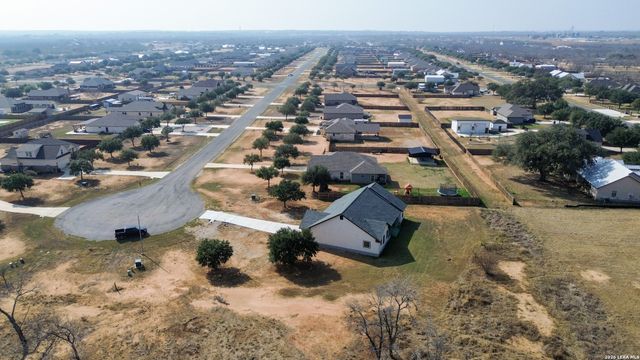 185 E Medium Meadow, Lytle, TX 78052