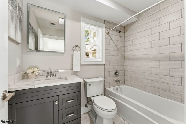 19 Riverbend Ct, New Providence Boro, NJ 07974