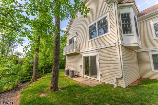 19 Riverbend Ct, New Providence Boro, NJ 07974