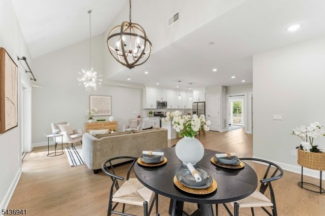 19 Riverbend Ct, New Providence Boro, NJ 07974