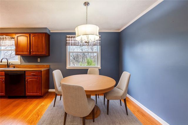 1069 Highfield Rd, Bethel Park, PA 15102