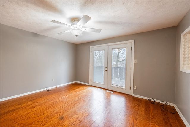 1069 Highfield Rd, Bethel Park, PA 15102