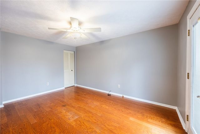 1069 Highfield Rd, Bethel Park, PA 15102