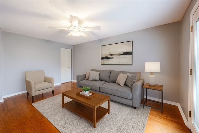 1069 Highfield Rd, Bethel Park, PA 15102