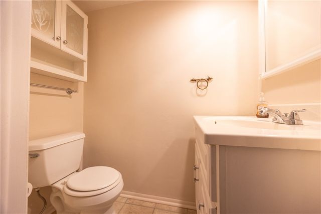 1069 Highfield Rd, Bethel Park, PA 15102