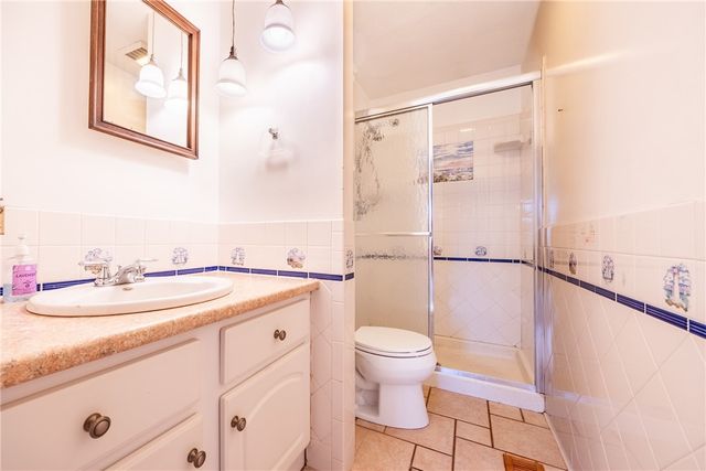 1069 Highfield Rd, Bethel Park, PA 15102