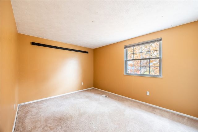 1069 Highfield Rd, Bethel Park, PA 15102