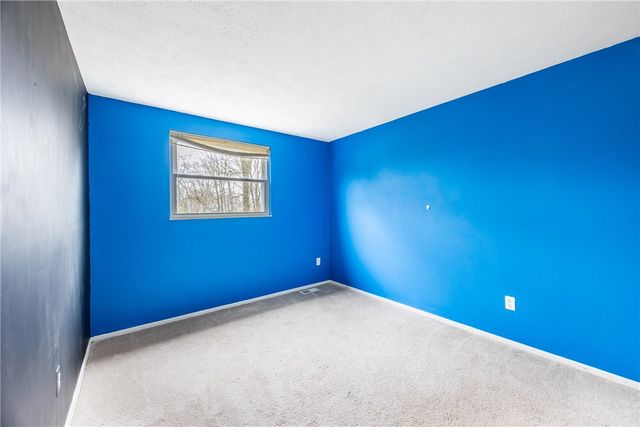 1069 Highfield Rd, Bethel Park, PA 15102