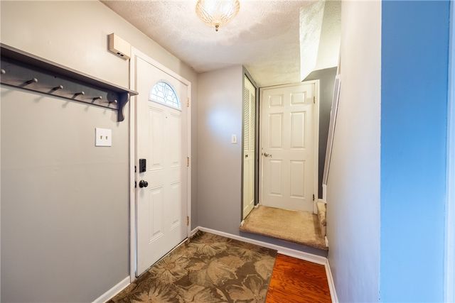 1069 Highfield Rd, Bethel Park, PA 15102