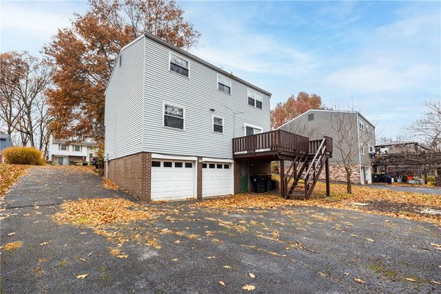 1069 Highfield Rd, Bethel Park, PA 15102