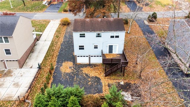 1069 Highfield Rd, Bethel Park, PA 15102