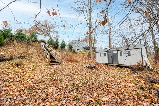 1069 Highfield Rd, Bethel Park, PA 15102