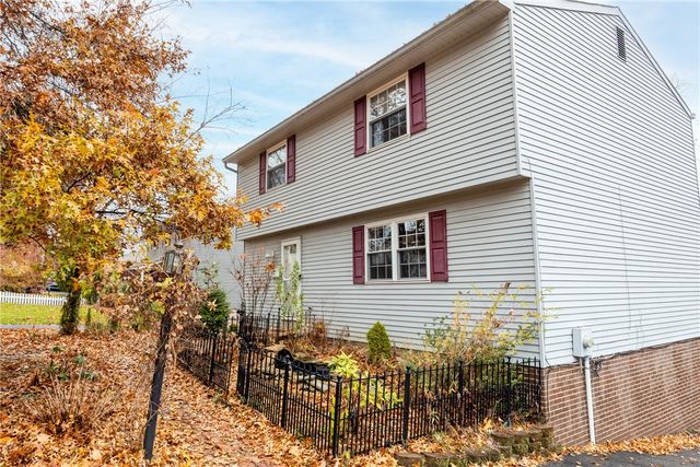 1069 Highfield Rd, Bethel Park, PA 15102