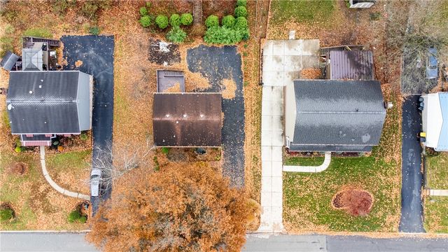 1069 Highfield Rd, Bethel Park, PA 15102