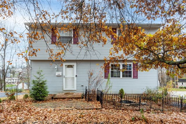 1069 Highfield Rd, Bethel Park, PA 15102