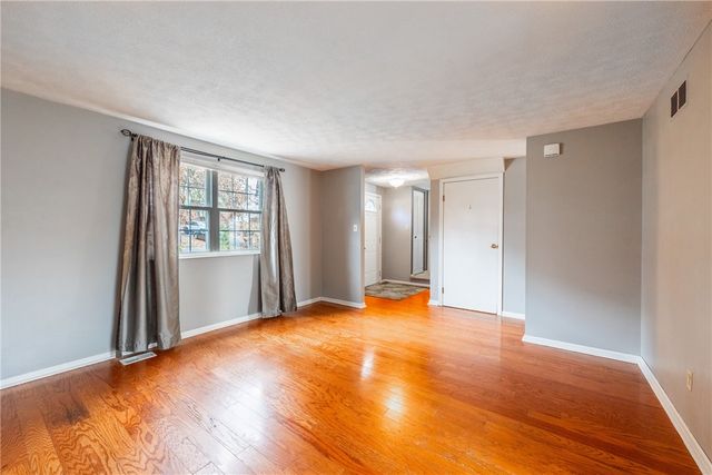 1069 Highfield Rd, Bethel Park, PA 15102