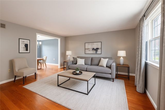 1069 Highfield Rd, Bethel Park, PA 15102