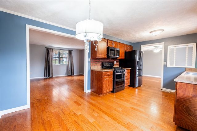 1069 Highfield Rd, Bethel Park, PA 15102