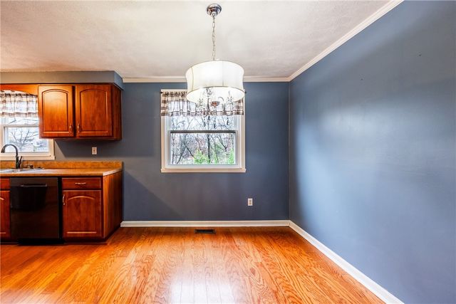 1069 Highfield Rd, Bethel Park, PA 15102