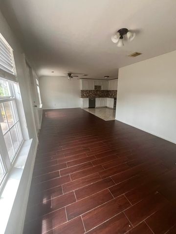 2965 Clovis Avenue, Dallas, TX 75233