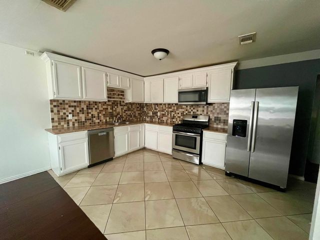 2965 Clovis Avenue, Dallas, TX 75233