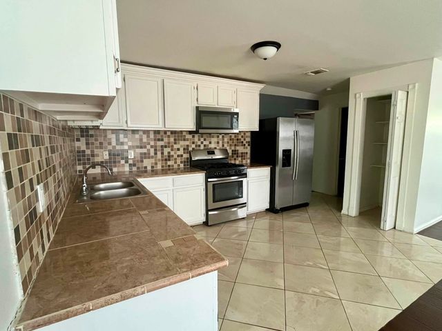 2965 Clovis Avenue, Dallas, TX 75233