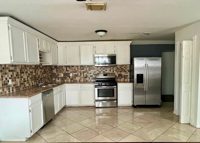 2965 Clovis Avenue, Dallas, TX 75233