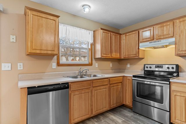 3853 W Lombard Street, Springfield, MO 65802