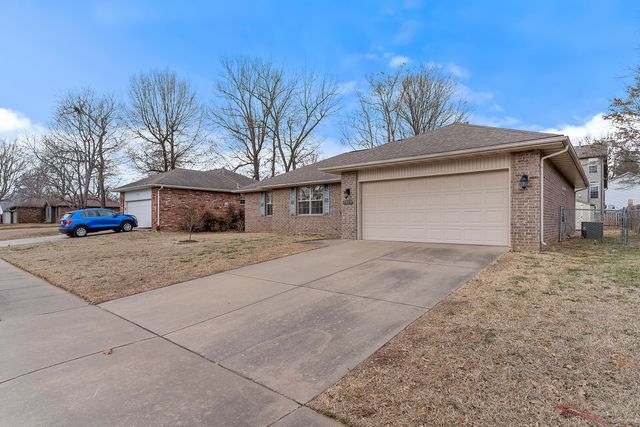 3853 W Lombard Street, Springfield, MO 65802