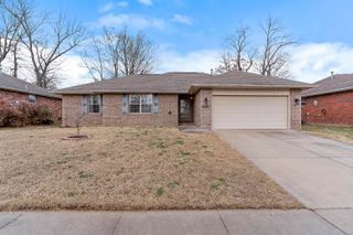 3853 W Lombard Street, Springfield, MO 65802
