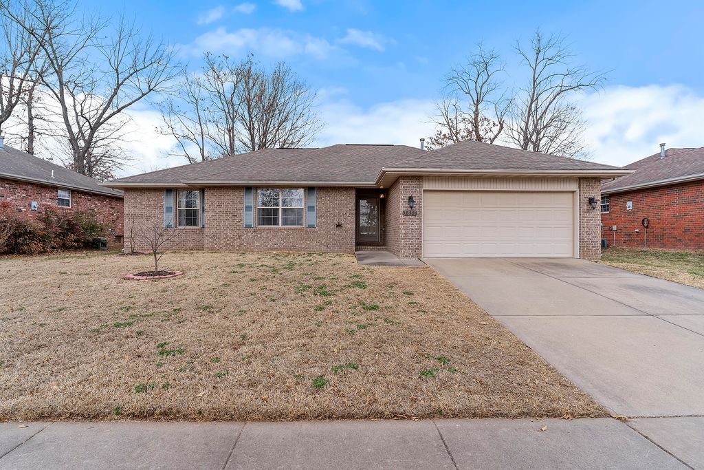 3853 W Lombard Street, Springfield, MO 65802