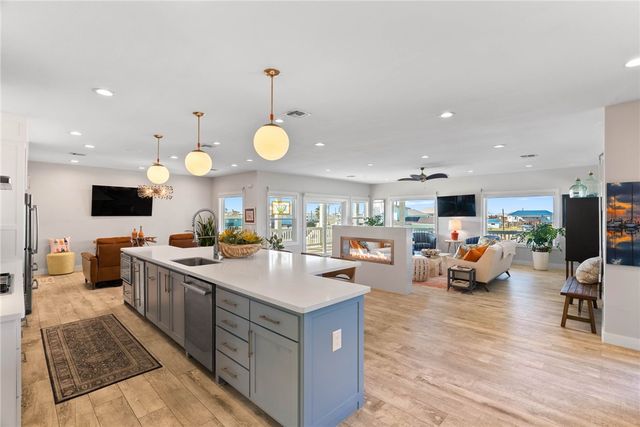 124 Channelview, Rockport, TX 78382