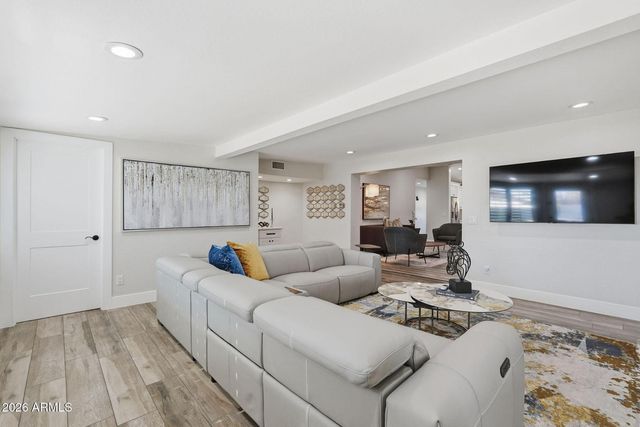 3041 E Elm Street, Phoenix, AZ 85016