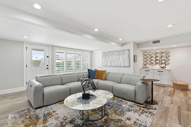 3041 E Elm Street, Phoenix, AZ 85016