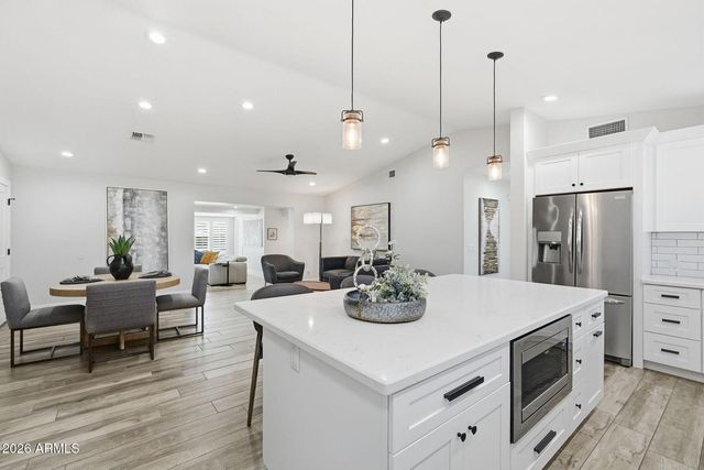 3041 E Elm Street, Phoenix, AZ 85016