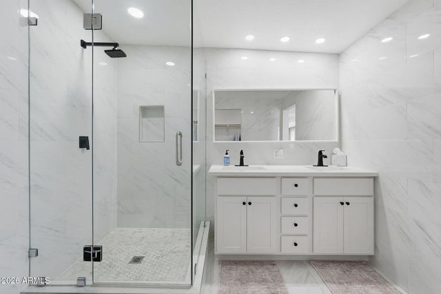 3041 E Elm Street, Phoenix, AZ 85016