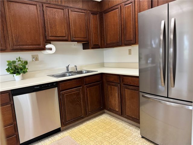 750 Washington Road 409, Mt Lebanon, PA 15228