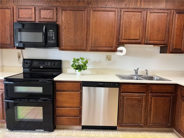 750 Washington Road 409, Mt Lebanon, PA 15228