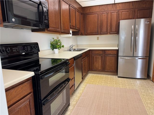 750 Washington Road 409, Mt Lebanon, PA 15228