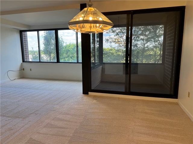 750 Washington Road 409, Mt Lebanon, PA 15228