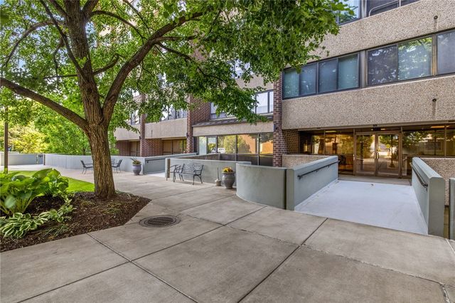 750 Washington Road 409, Mt Lebanon, PA 15228