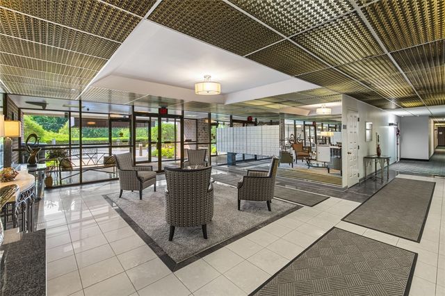 750 Washington Road 409, Mt Lebanon, PA 15228