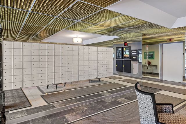 750 Washington Road 409, Mt Lebanon, PA 15228