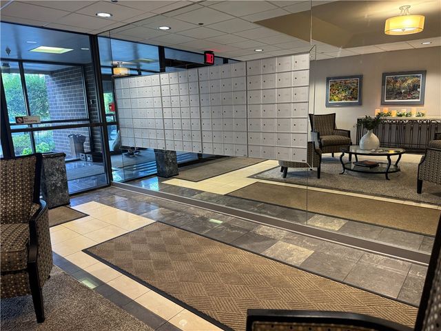 750 Washington Road 409, Mt Lebanon, PA 15228