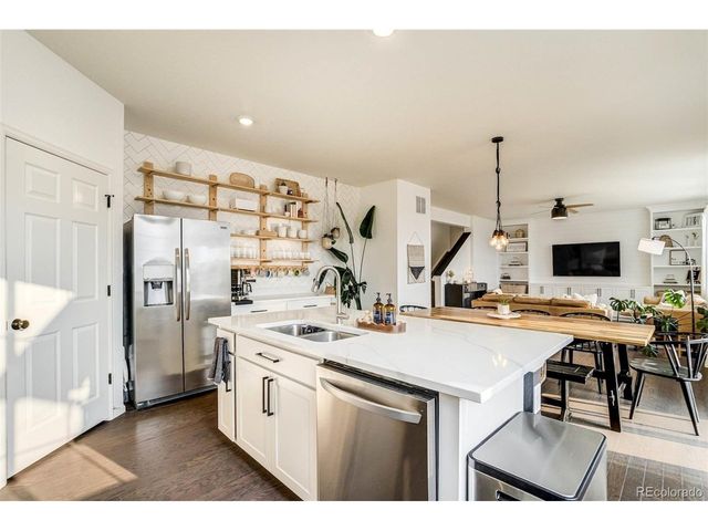 22521 E Radcliff Dr, Aurora, CO 80015
