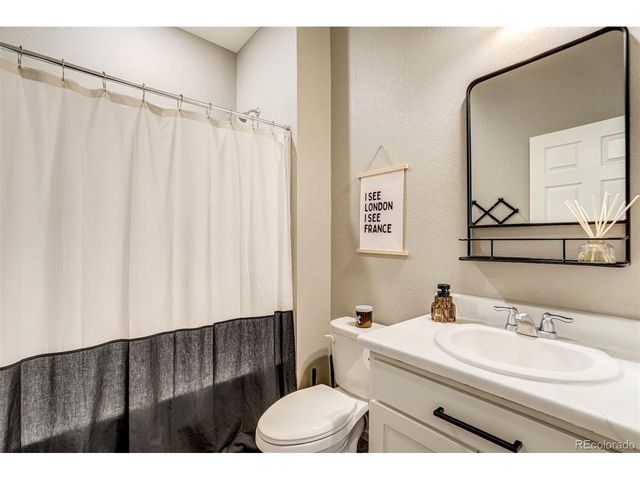 22521 E Radcliff Dr, Aurora, CO 80015